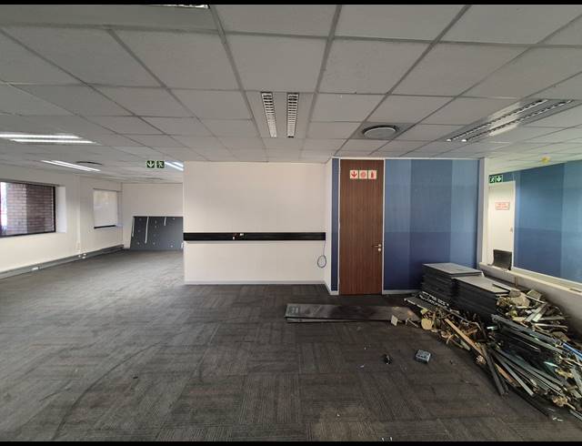 221M² OFFICE TO LET IN WOODMEAD